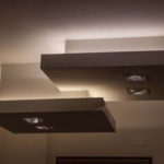 параллельные фигуры наверху спальни