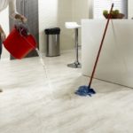 Ламинат на кухне должен быть влагостойким