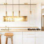 латунь в интерьере кухни