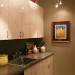 Свет на маленькой кухне