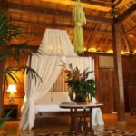 изящный стиль тропической спальни