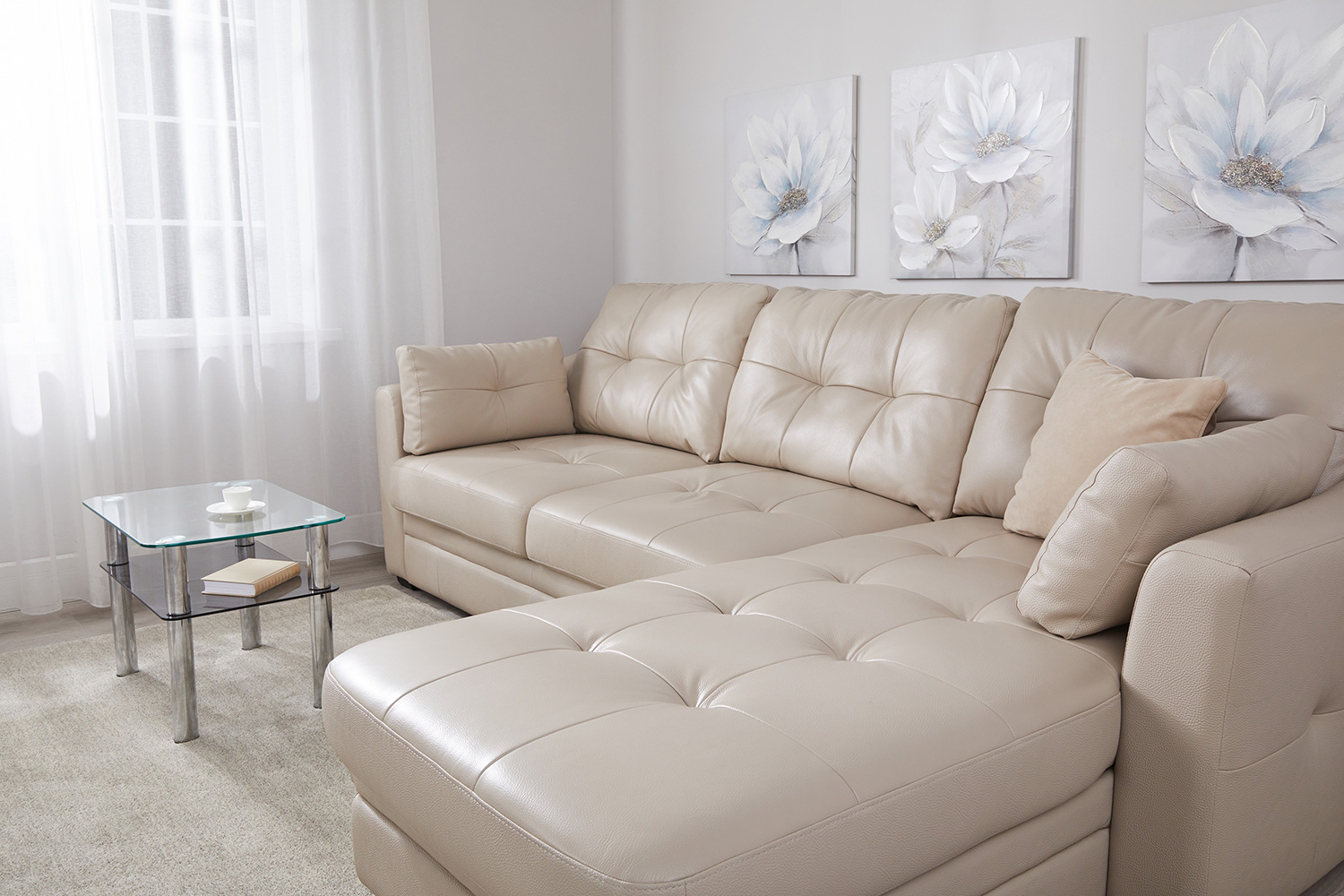 белый кожаный диван в гостиную
